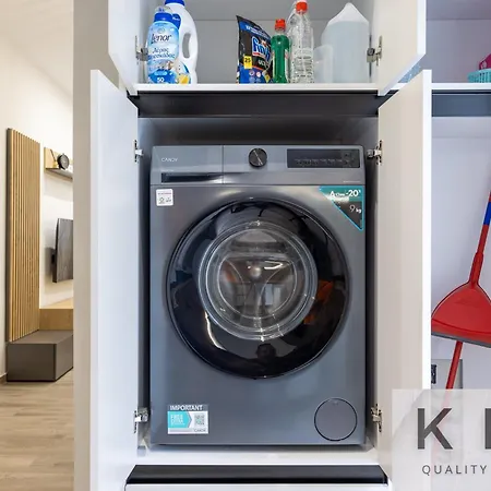 Corner Near Deboset Bridge Apartment